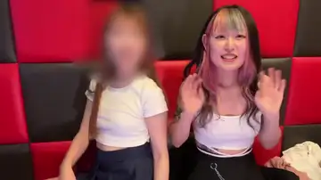 顔面椅子でレズ絡み！ノーブラカラオケ女子会